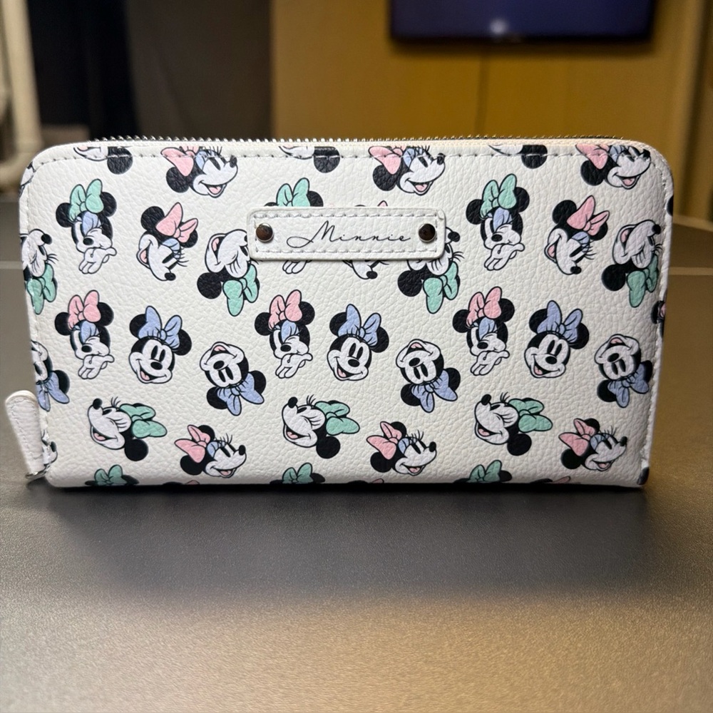 Disney Minnie Mouse Zip Around Character Wallet With‎ Wristlet New Without Tags